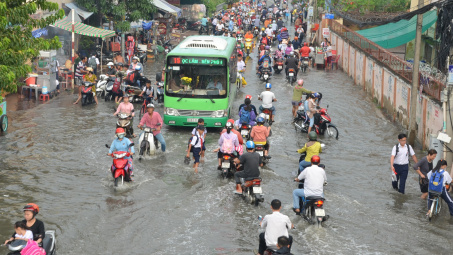 Thời tiết 27/11: Miền Trung mưa lớn, miền Nam triều cường đạt đỉnh