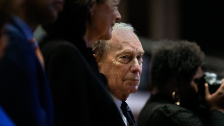 [Tin ảnh] Bloomberg chưa chắc được đi đến "cuối con đường"