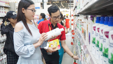 Hệ thống siêu thị Co.opmart bắt đầu giảm giá hàng tết sớm