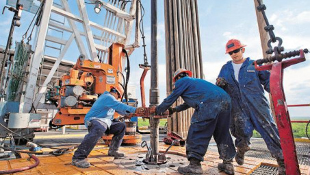 Giá dầu thô giảm do dự trữ dầu thô tại Hoa Kỳ tăng