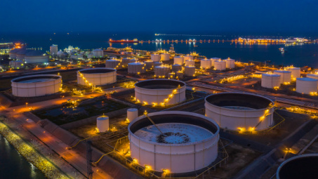 Giá dầu thô tăng nhẹ tại thị trường Châu Á