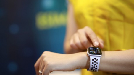 Nhà mạng đầu tiên nào tại Việt Nam cung cấp eSIM trên Apple Watch?