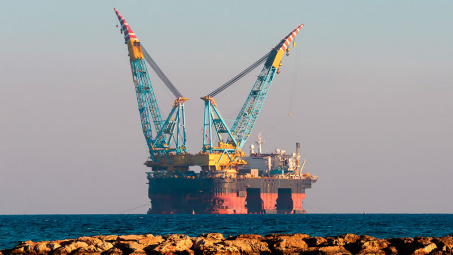 Giá dầu thô bật tăng nhờ dữ liệu tích cực về kinh tế Trung Quốc