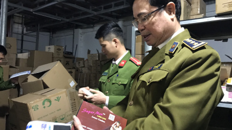 [Nóng] Hàng chục tấn thiết bị y tế không nguồn gốc bị thu giữ