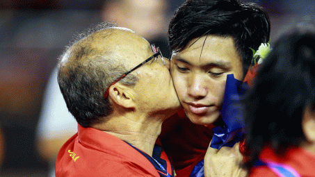 Hơn 2 tuần nữa khởi tranh chung kết U23 châu Á 2020, thầy Park vẫn cân nhắc 3 hậu vệ thay thế cho Văn Hậu