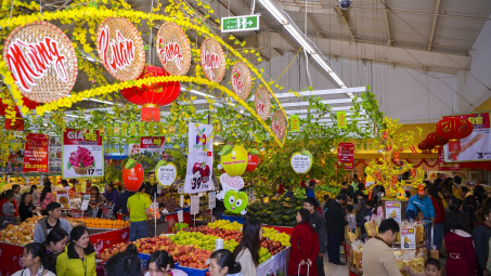 Mùa Tết, hàng Việt lên ngôi