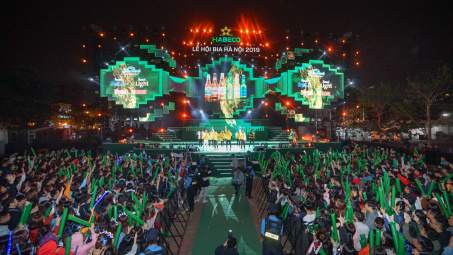 Hàng ngàn du khách tham dự Lễ hội Bia Hà Nội 2019 “cháy” hết mình cùng đội tuyển U22 Việt Nam