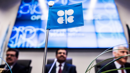 Giá dầu thô giảm, chờ đợi kết quả họp của khối OPEC+