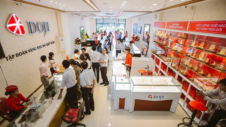 Sau nghỉ Tết Nguyên đán, giá vàng SJC tăng 100.000 đồng mỗi lượng