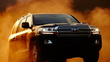 Hai người anh em Toyota Land Cruiser và Lexus LX còn lâu mới được "mặc áo mới"