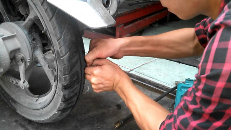 Bỏ túi những lưu ý khi sử dụng xe máy lốp không săm