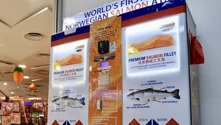 Singapore có ATM cá hồi đầu tiên thế giới
