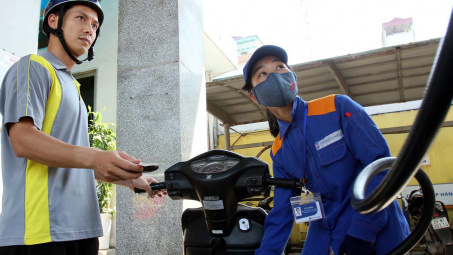 Xăng không tăng giá trong kỳ điều hành đầu tiên của năm Kỷ Hợi