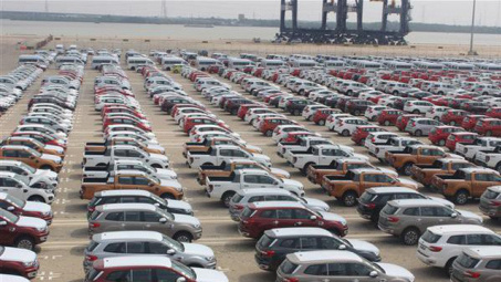 Hơn 1.500 xe ô tô cập cảng Sài Gòn trong tuần đầu năm Kỷ Hợi