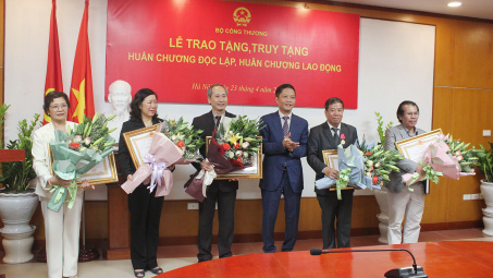 Tri ân các thế hệ lãnh đạo, cán bộ trong ngành Công Thương