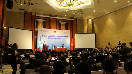 Argentina đề nghị Việt Nam hợp tác phát triển viễn thông và bóng đá