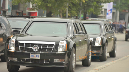 Cận cảnh Cadillac One của Tổng thống Mỹ Donald Trump lăn bánh tại Hà Nội