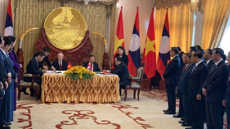 Việt Nam - Lào: Ký Hiệp định về hợp tác phát triển các công trình năng lượng điện và mỏ