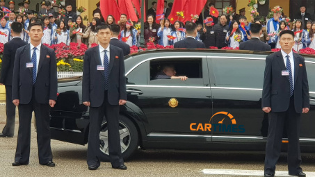 Tận mắt “ngắm” xe bọc thép của nhà lãnh đạo Triều Tiên Kim Jong-un lăn bánh tại Đồng Đăng