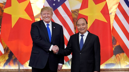 Thủ tướng Nguyễn Xuân Phúc đón Tổng thống Hoa Kỳ Donald Trump