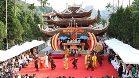 Hà Nội: Chính thức khai hội chùa Hương Xuân Kỷ Hợi 2019