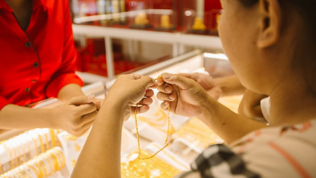 Giá vàng hôm nay 11/3: Vàng đi xuống ngay phiên đầu tuần