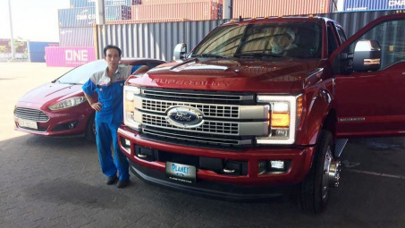 "Khủng long" Ford F-450 Super Duty cập cảng Sài Gòn, chờ dân chơi "thứ thiệt"