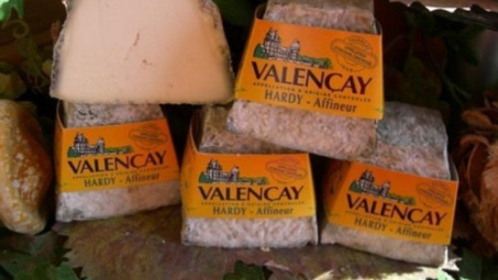 Bộ Công Thương yêu cầu thu hồi  phomai Pháp nhiễm ecoli, cảnh báo người dân tuyệt đối không sử dụng