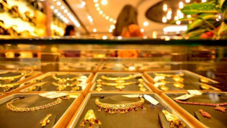 Giá vàng 15/3: Vàng giảm xuống dưới 1.300 USD/ounce lần thứ hai trong tháng