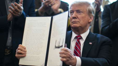 Tin ảnh: Vì bức tường, ông Trump chống lại cả Quốc hội Mỹ