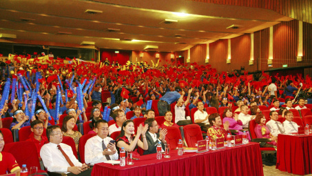 Sống lại không khí sôi động cùng 10 trường Đại học, Cao đẳng trong Chương trình Tự hào hàng Việt Nam qua các năm
