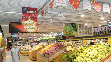 Hàng Việt ầm ầm xuất ngoại qua các “đại gia" bán lẻ