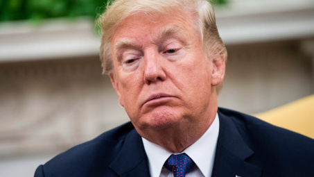 Tin ảnh: Nhiều tin xấu dồn dập đến với ông Trump