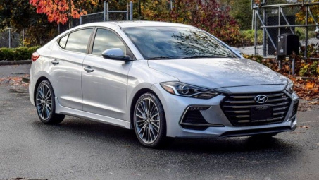 Giá xe Hyundai Elantra tiếp tục giảm, chờ ngày ra mắt phiên bản mới