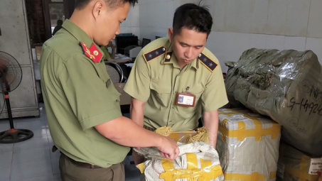 Nghệ An: Tạm giữ hàng loạt thiết bị thẩm mỹ, giày dép chưa rõ nguồn gốc