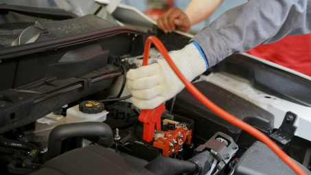 Mẹo nhỏ khởi động xe ô tô khi bị hết ắc quy