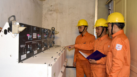 EVN HANOI: Cung cấp điện an toàn, ổn định trong dịp lễ