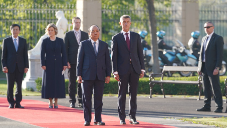 Thủ tướng Cộng hòa Czech chủ trì lễ đón chính thức Thủ tướng Nguyễn Xuân Phúc