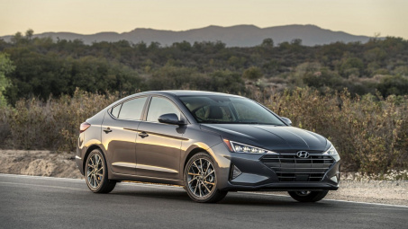 Mua xe mới nào tầm 600 triệu tại Việt Nam