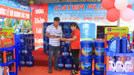 Gần 1.800 thùng dầu nhờn Petrolimex được tiêu thụ tại Lễ hội Nghinh Ông