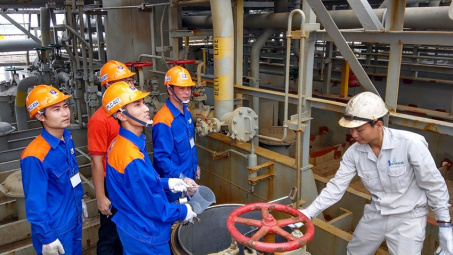 Nhà máy Dầu nhờn Petrolimex tại Đình Vũ tiếp nhận chuyến tàu Dầu gốc đầu tiên