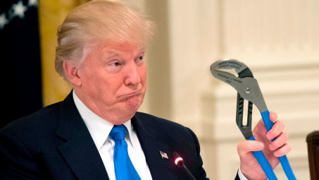 Tin ảnh: Ông Trump tố cáo tình báo Anh