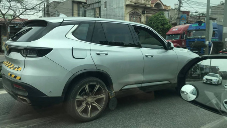 "Tóm gọn" cặp đôi xe VinFast chạy thử trên đường phố Hải Phòng