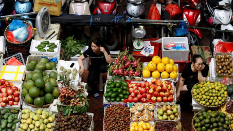 Nikkei: Nhà buôn chợ truyền thống Việt Nam cạnh tranh quyết liệt với siêu thị, cửa hàng tiện lợi