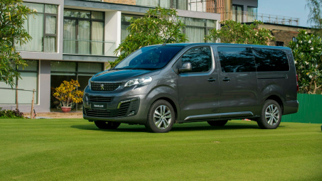Chênh nhau hơn 500 triệu đồng, Peugeot Traveller Premium có gì khác bản Luxury