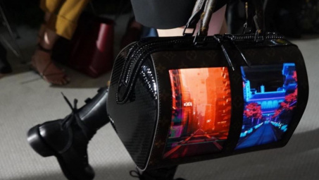 Louis Vuitton ra mắt túi hàng hiệu tích hợp màn hình OLED