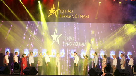 Nghi thức khởi động Chương trình Nhận diện hàng Việt Nam - Tự hào hàng Việt Nam 2019 chào mừng 10 năm thực hiện Cuộc vận động Người Việt Nam ưu tiên dùng hàng Việt Nam