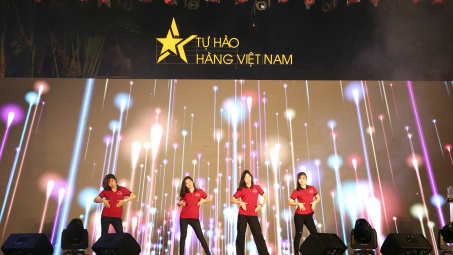 Sinh viên Cao đẳng Kinh tế Đối ngoại khuấy động không khí Chương trình Tự hào hàng Việt Nam 2019 chào mừng 10 năm thực hiện Cuộc vận động Người Việt Nam ưu tiên dùng hàng Việt Nam