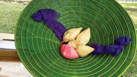 Độc đáo nón lá sen xứ Huế