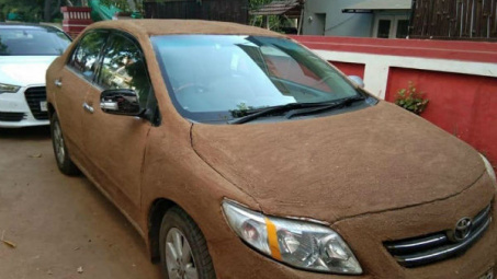 Tin ảnh: Trát phân bò lên xe